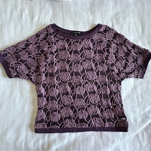 Forever 21 Womens Top Boho Crochet Mesh Fishnet Floral Purple Batwing SS Sz L - Picture 1 of 12